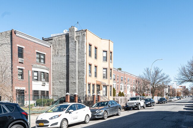 99 Macdougal St in Brooklyn, NY - Building Photo - Building Photo