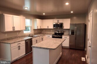 120 Shiningfield Ct in Middle River, MD - Foto de edificio - Building Photo