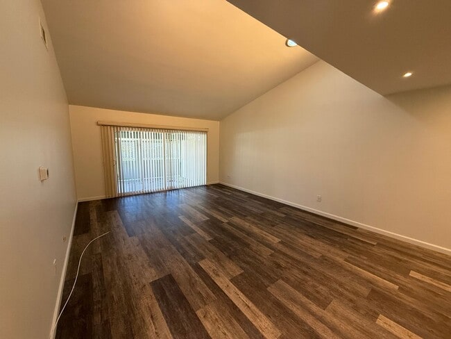 7118 Village 7 in Camarillo, CA - Building Photo - Building Photo