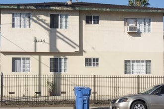 13127-13129 Vanowen St in North Hollywood, CA - Building Photo - Building Photo