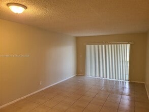 7925 S Colony Cir in Tamarac, FL - Building Photo - Building Photo