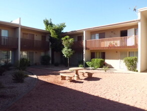 Villa Serena in Phoenix, AZ - Foto de edificio - Building Photo