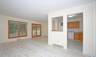 69 Brenden Ct in Clifton Park, NY - Building Photo - Building Photo