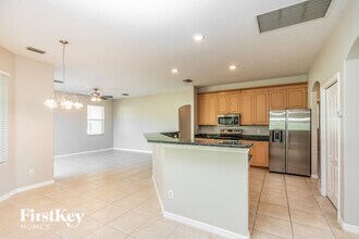 2081 Nuremberg Blvd in Punta Gorda, FL - Foto de edificio - Building Photo