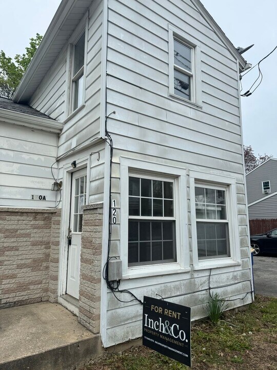 120 S Main St, Unit 120 South Main St Apt A in Mount Wolf, PA - Building Photo
