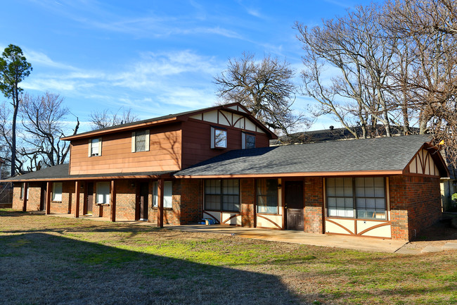 Chalet Apartments in Norman, OK - Building Photo - Building Photo