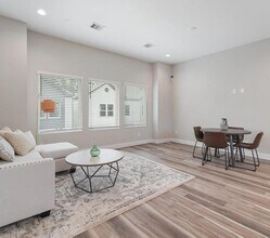 2623 Huntington Creek Ln in Houston, TX - Building Photo - Building Photo