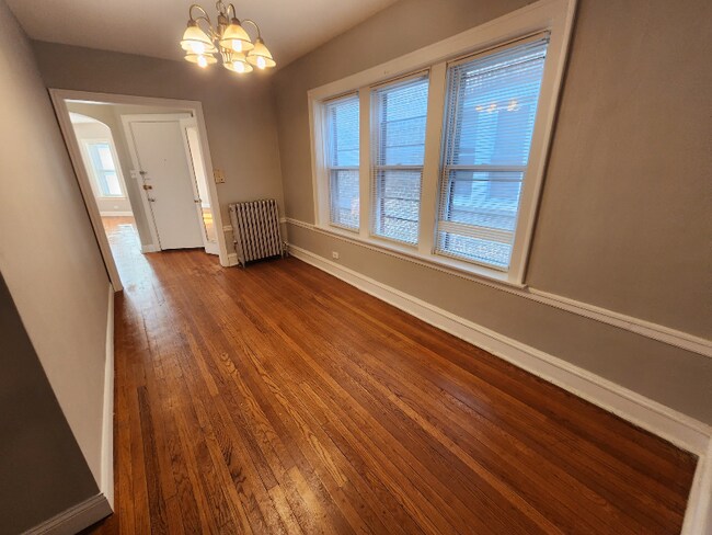 6235 N Claremont Ave in Chicago, IL - Building Photo - Building Photo