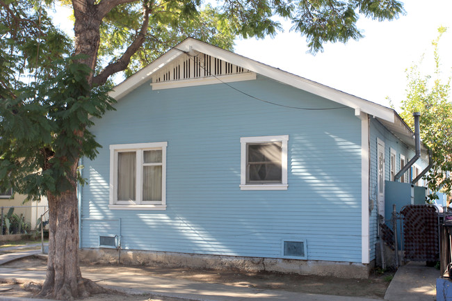 539 Cerritos Ave in Long Beach, CA - Foto de edificio - Building Photo