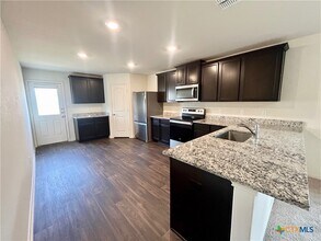 727 Wonderland Trail in New Braunfels, TX - Foto de edificio - Building Photo