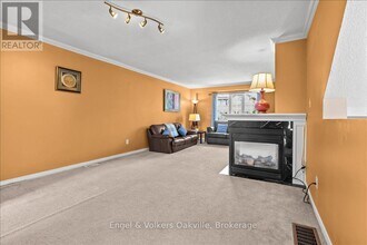 2561 Gill Crescent in Oakville, ON - Building Photo - Building Photo