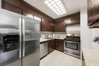 104 Cricket Ln in Woodbridge, NJ - Building Photo - Building Photo