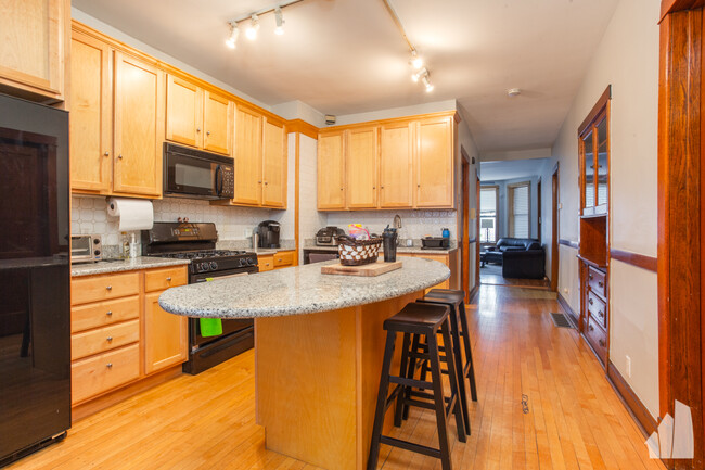 1538 W Wrightwood Ave, Unit 1 in Chicago, IL - Building Photo - Building Photo