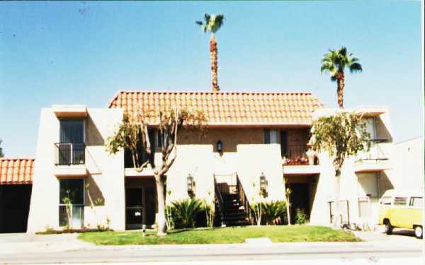 46305 Portola Ave in Palm Desert, CA - Building Photo