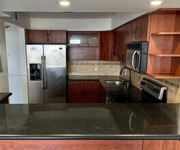 13499 Biscayne Blvd, Unit 1212 in North Miami, FL - Building Photo - Building Photo