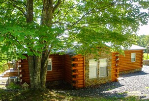 135 Freedom Trail in West Jefferson, NC - Building Photo