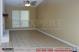 1235 Royal Crest Dr in Killeen, TX - Building Photo - Building Photo