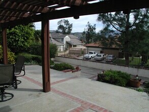 3620 Sunnyside Dr in Yorba Linda, CA - Foto de edificio - Building Photo