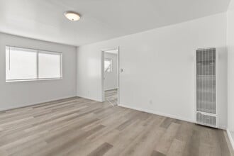 11116 Berendo Ave in Los Angeles, CA - Building Photo - Building Photo