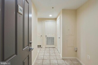 4490 Market Commons Dr in Fairfax, VA - Building Photo - Building Photo