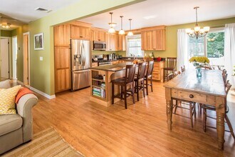 16 Beechwood Dr in Southampton, NY - Building Photo - Building Photo