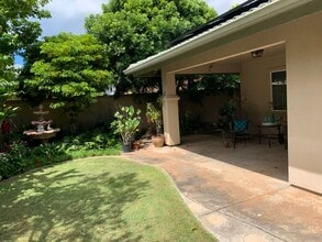 327 Ainahou St in Honolulu, HI - Building Photo - Building Photo