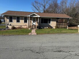 7 Lawrence Ave in Monticello, NY - Building Photo