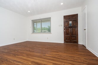 13809 Janwood Ln in Farmers Branch, TX - Foto de edificio - Building Photo