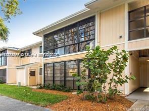 9717 Hammocks Blvd in Miami, FL - Foto de edificio
