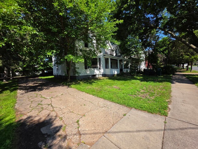 1812 Kendall St in Eau Claire, WI - Building Photo - Building Photo