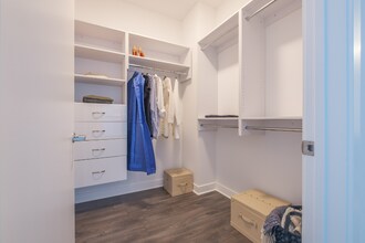 218 W Hubbard St in Chicago, IL - Building Photo - Building Photo