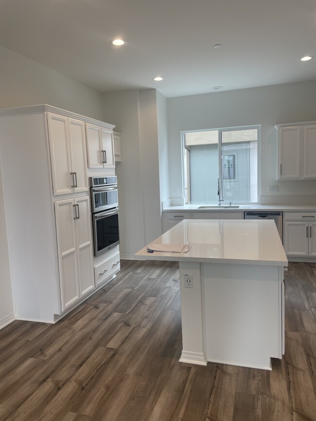136 Sawbuck in Irvine, CA - Building Photo - Building Photo