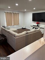 430 Whitman Ln in Monroe, NJ - Building Photo