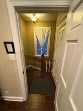 3238 N Hoyne Ave, Unit 2 in Chicago, IL - Foto de edificio - Building Photo