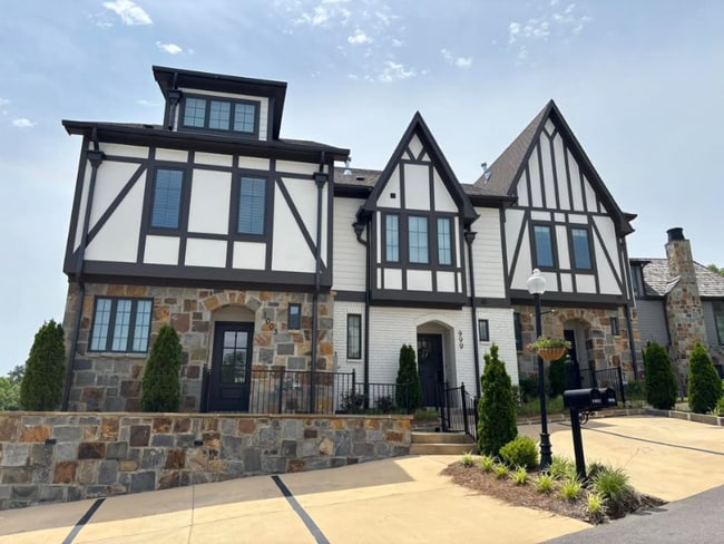property at 1003 Lennox Blvd