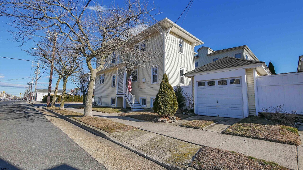 2 S Rosborough Ave in Ventnor City, NJ - Building Photo