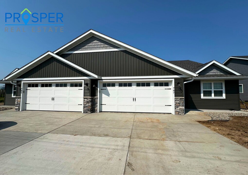 785 Carter Rd in Stanley, WI - Building Photo