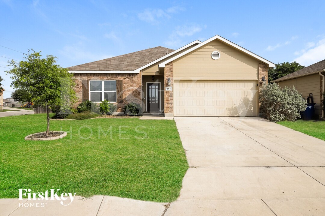 168 Fabarm Ln in New Braunfels, TX - Foto de edificio