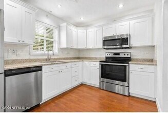 7403 NW 94th Way in Tamarac, FL - Building Photo - Building Photo