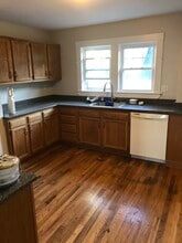 75 Bradford Rd, Unit 1 in Watertown, MA - Foto de edificio - Building Photo