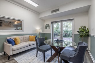 River West Apartments in Nashville, TN - Building Photo - Interior Photo