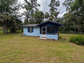 601 McClure St in Welaka, FL - Building Photo