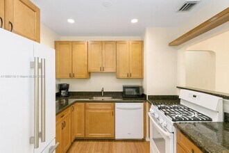 1055 NE 121st St in North Miami, FL - Building Photo - Building Photo