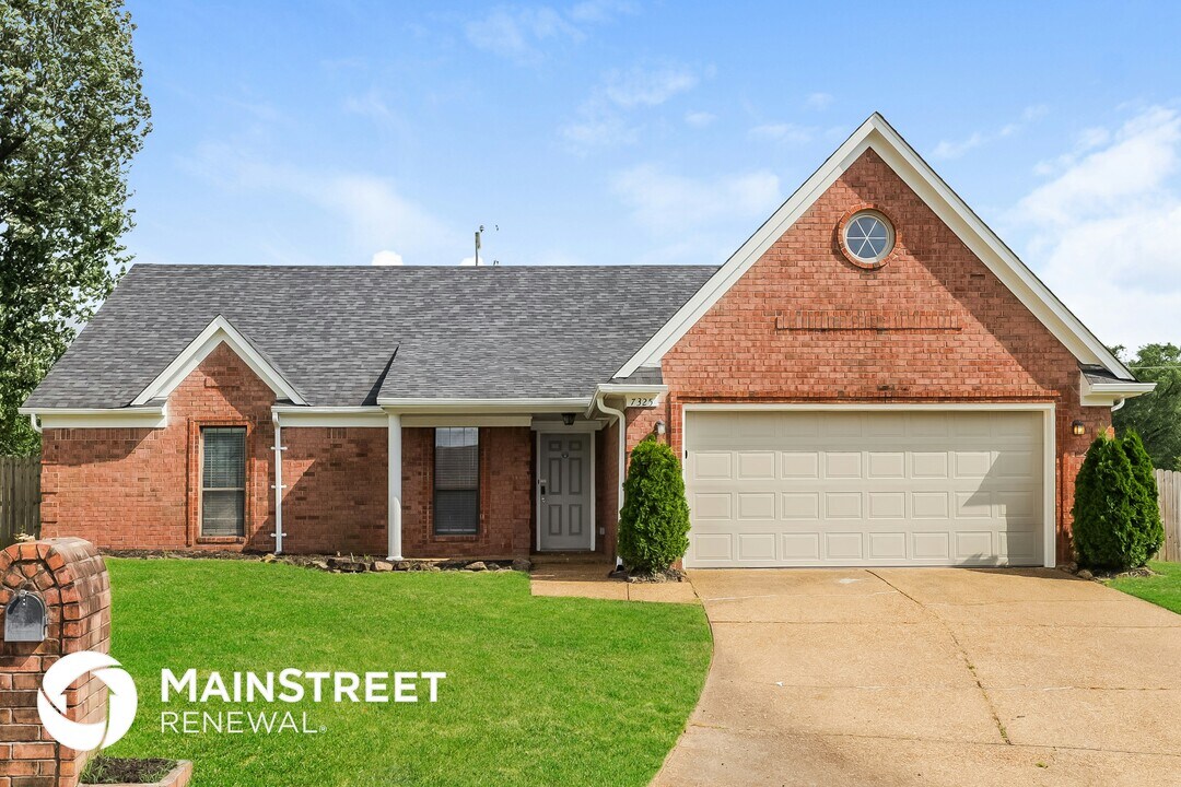 7325 English Cove in Memphis, TN - Building Photo