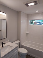 16 Winchester Pl in Asheville, NC - Building Photo - Building Photo