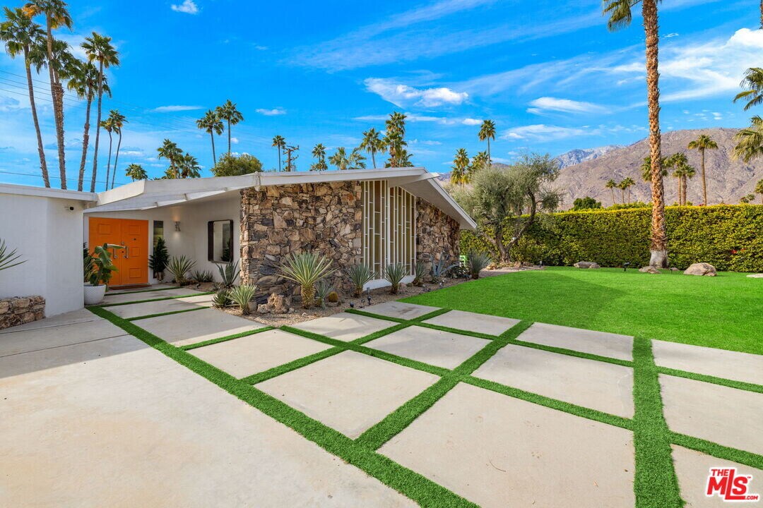 1155 E Mesquite Ave in Palm Springs, CA - Building Photo