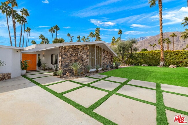 1155 E Mesquite Ave in Palm Springs, CA - Foto de edificio - Building Photo