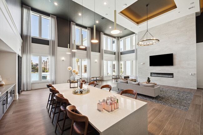 Dakota at Hillcroft in Houston, TX - Foto de edificio - Building Photo