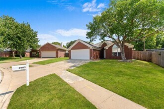 6903 Hawaii Ln in Arlington, TX - Foto de edificio - Building Photo