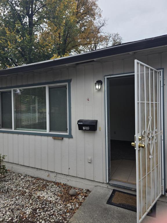 708 SW I St in Grants Pass, OR - Building Photo - Building Photo